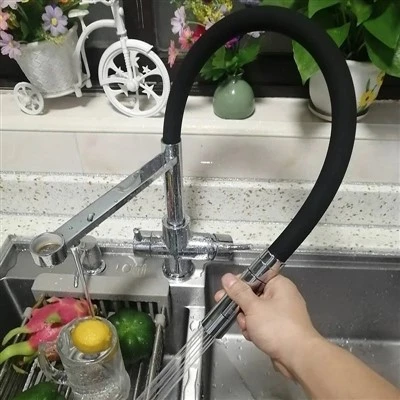 1枚の柔軟な沸騰水タップ